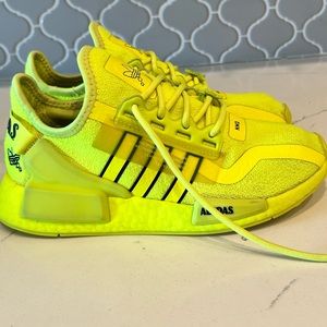 Adidas Boys 5.5 Neon